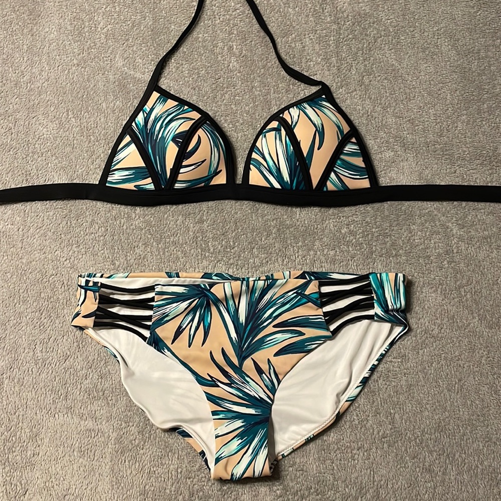 Victoria’s Secret bikini